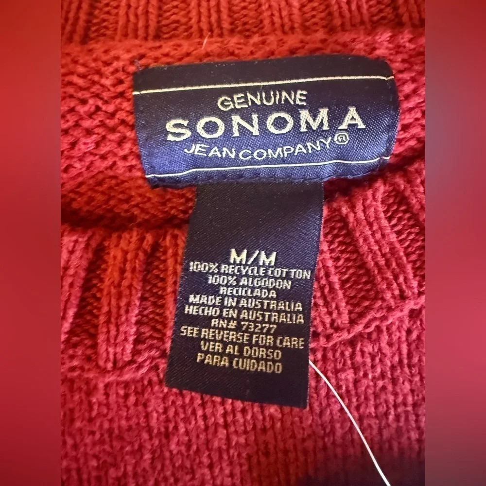 Sonoma This is a Sonoma men's raglan crewneck sweater. Size M 600 Old barn